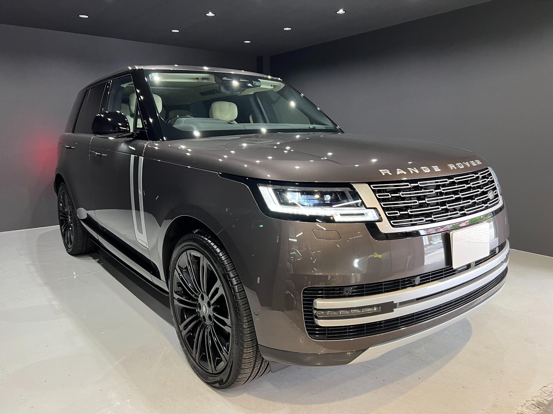 LAND ROVER RANGE ROVER - View 1