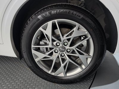 صورة 8 لـ 2023 Genesis GV70