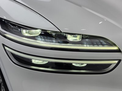 صورة 9 لـ 2023 Genesis GV70