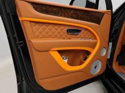 BENTLEY BENTAYGA - 7