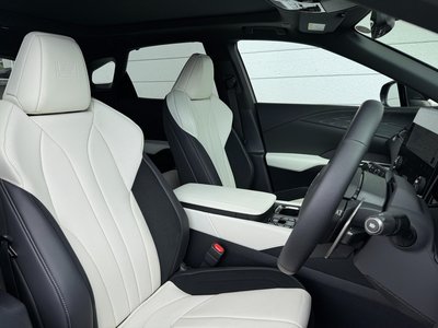 صورة مصغرة 80 لـ 2025 Lexus RX
