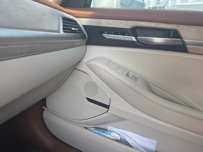 2020 Genesis G90 — миниатюра 17