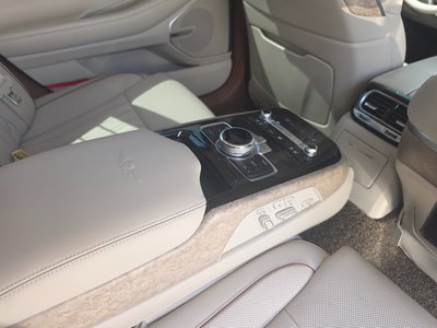 2020 Genesis G90 — миниатюра 19
