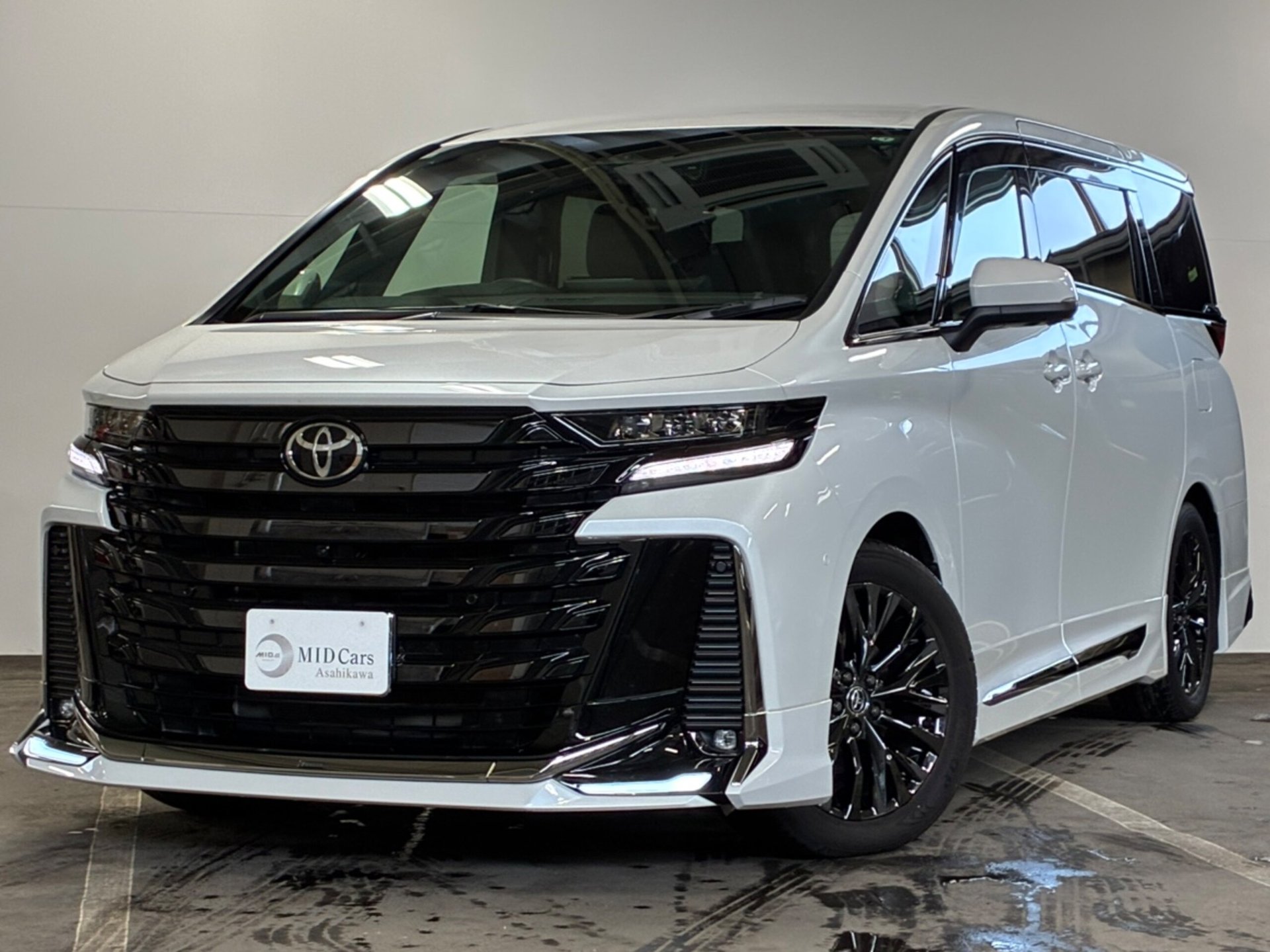 TOYOTA VELLFIRE - View 1