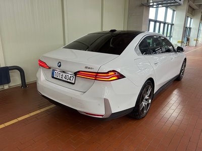 2025 BMW 5 SERIES photo 3
