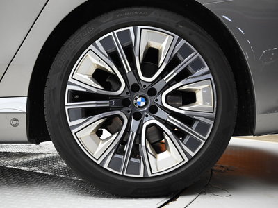 2023 BMW 7 SERIES photo 6