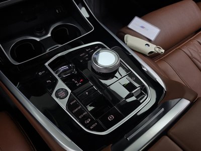 2024 BMW X7 thumbnail 12