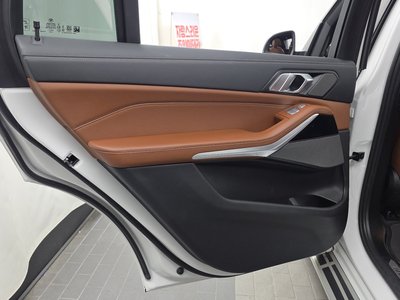 2024 BMW X7 thumbnail 15