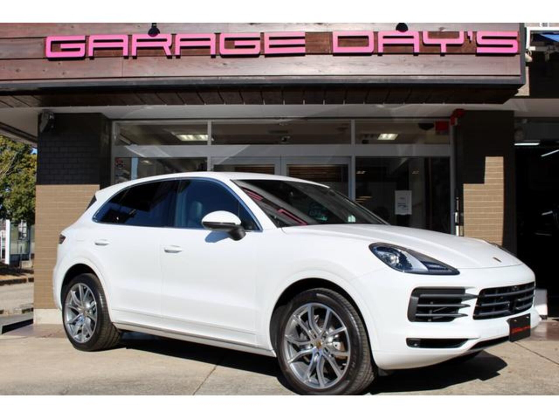 PORSCHE CAYENNE - View 1