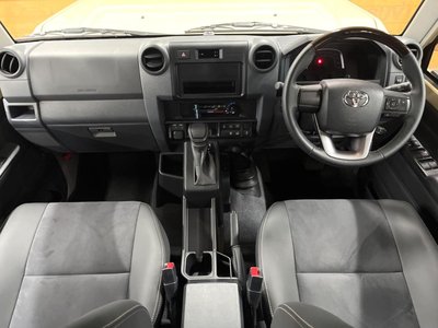 TOYOTA LAND CRUISER 70 - 2