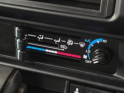 TOYOTA LAND CRUISER 70 - 7