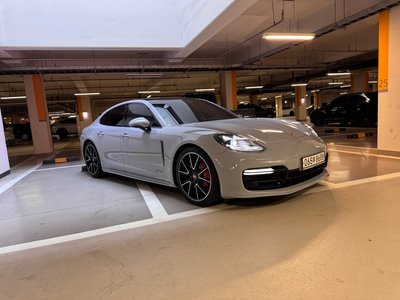 PORSCHE PANAMERA