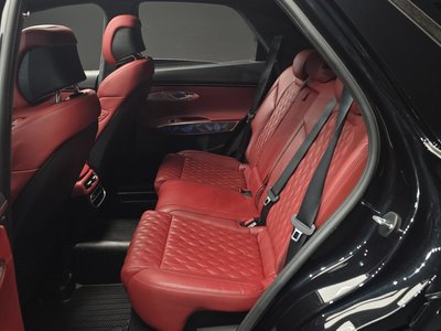 2022 Genesis GV70 — миниатюра 18