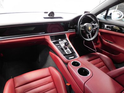 PORSCHE PANAMERA - 3