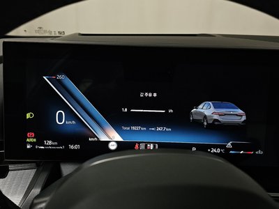 2024 BMW 5 SERIES — миниатюра 11