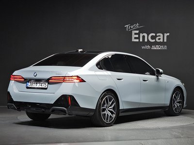2024 BMW 5 SERIES — фото 2
