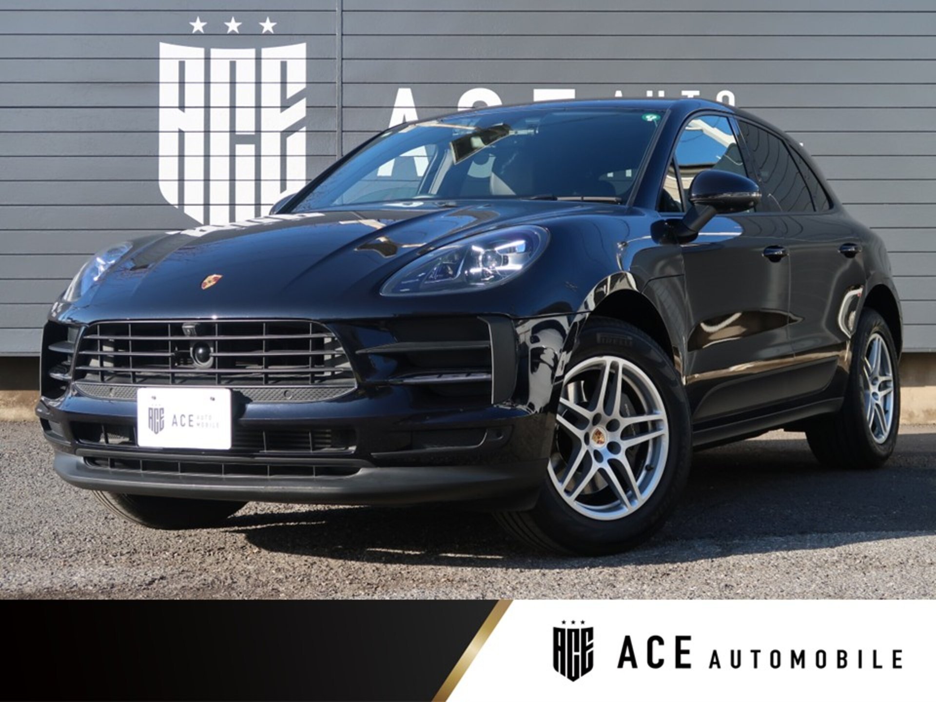 PORSCHE MACAN - View 1
