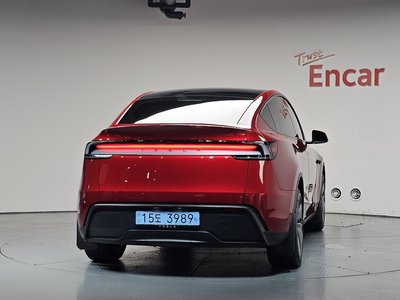 TESLA MODEL Y - 4