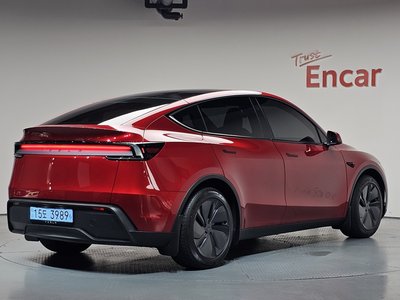 TESLA MODEL Y - 3