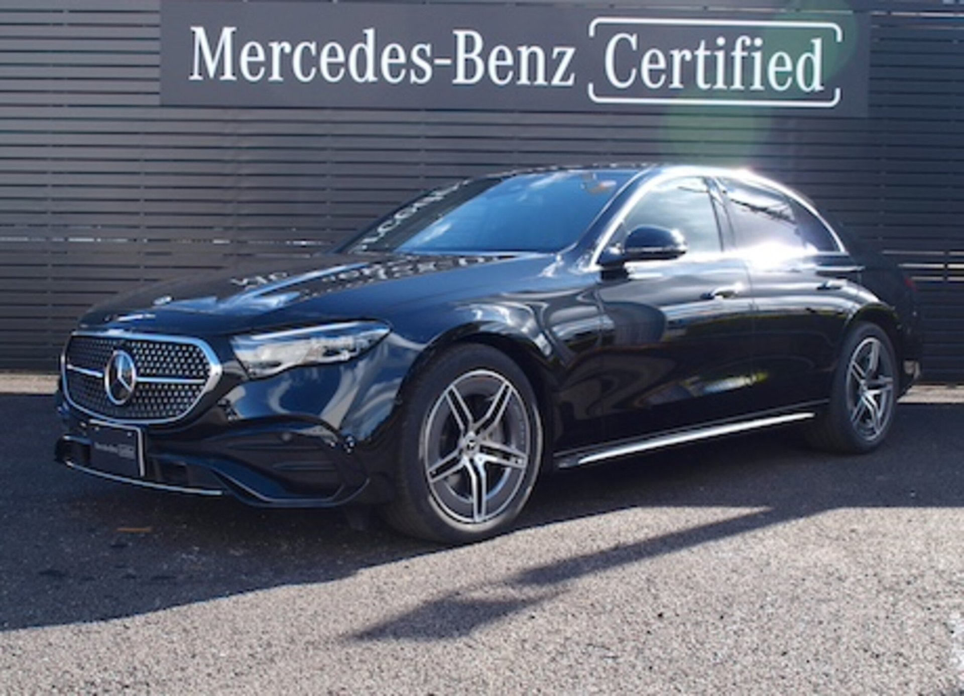 MERCEDES-BENZ E-CLASS - View 1