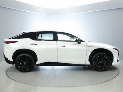 2023 Lexus RZ — миниатюра 12