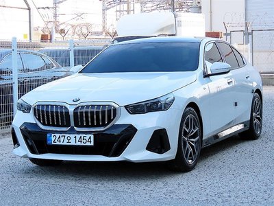 BMW 5 SERIES - 1
