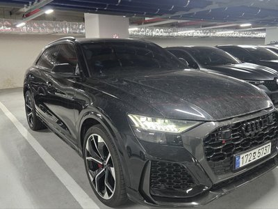 AUDI RSQ8
