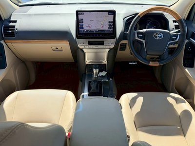 TOYOTA LAND CRUISER PRADO - 9