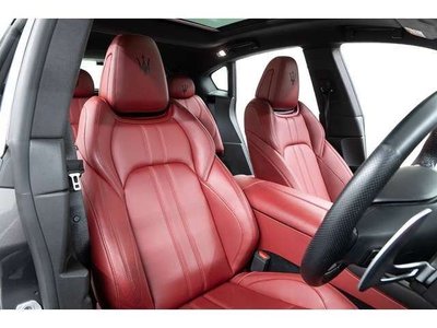 2021 Maserati LEVANTE photo 5