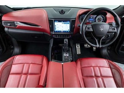 2021 Maserati LEVANTE photo 4