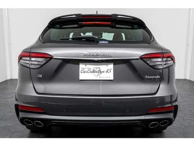 2021 Maserati LEVANTE photo 3