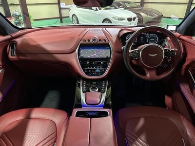 ASTON MARTIN DBX - 4