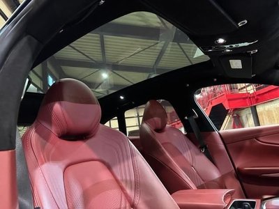 ASTON MARTIN DBX - 3