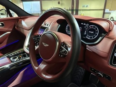 ASTON MARTIN DBX - 9