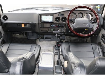 TOYOTA LAND CRUISER 60 - 2