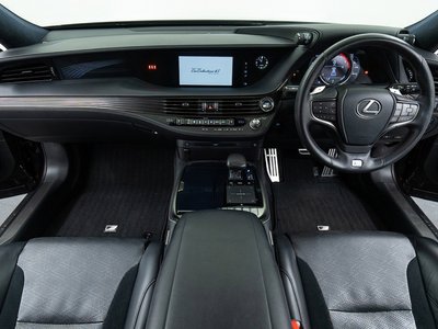 صورة 9 لـ 2017 Lexus LS