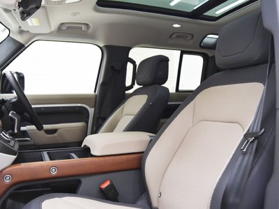 LAND ROVER DEFENDER - 9