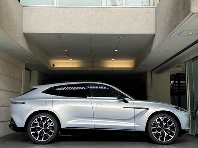 2022 Aston Martin DBX 照片 9