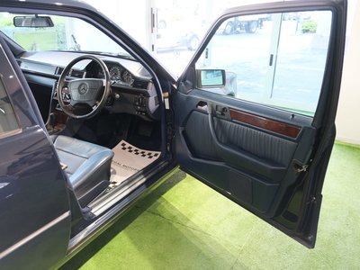 MERCEDES-BENZ E-CLASS - 10