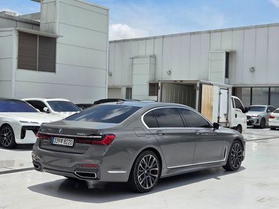 2021 BMW 7 SERIES photo 4