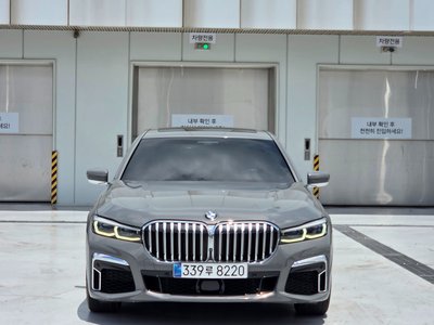 2021 BMW 7 SERIES photo 2