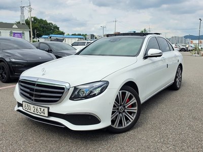2018 Mercedes-BENZ E-CLASS photo 2