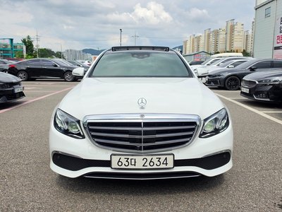 2018 Mercedes-BENZ E-CLASS photo 1