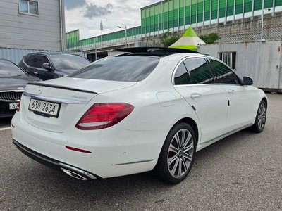 2018 Mercedes-BENZ E-CLASS photo 3