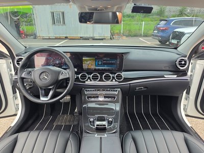 2018 Mercedes-BENZ E-CLASS photo 4