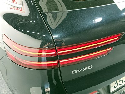 2022 Genesis GV70 photo 10