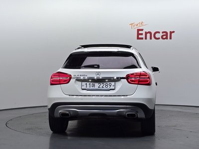 MERCEDES-BENZ GLA - 3