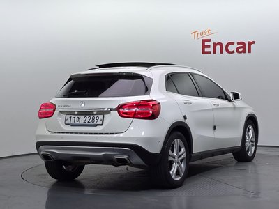 MERCEDES-BENZ GLA - 4