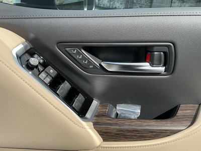 2025 Toyota LAND CRUISER 300 缩略图 31