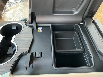 2025 Toyota LAND CRUISER 300 缩略图 41